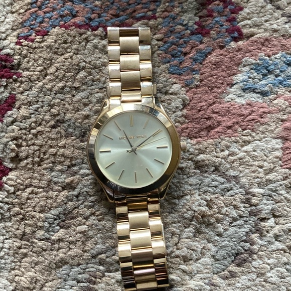 Michael Kors MK 3179 Slim Runway Goldtone SS Oversized Unisex Analog Wristwatch. - Picture 6 of 16